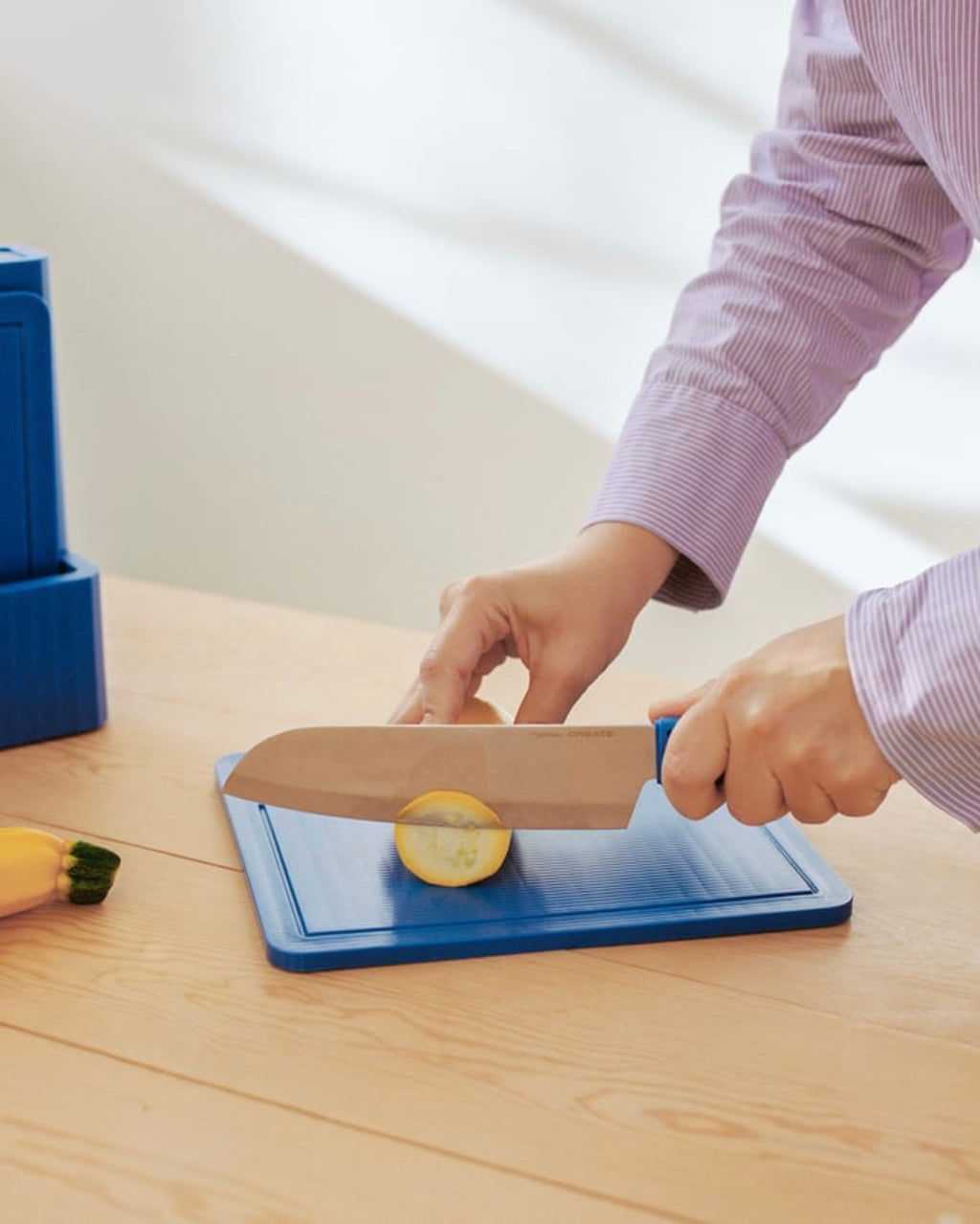 Kitchenware Studio - Set de 2 tablas de cortar + 4 cuchillos de cocina - Azul cobalto