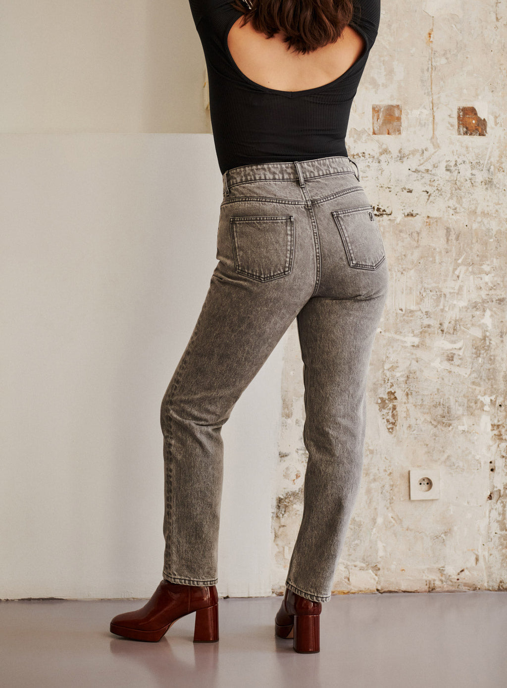 Phoebe Straight-Leg Jeans - Grey
