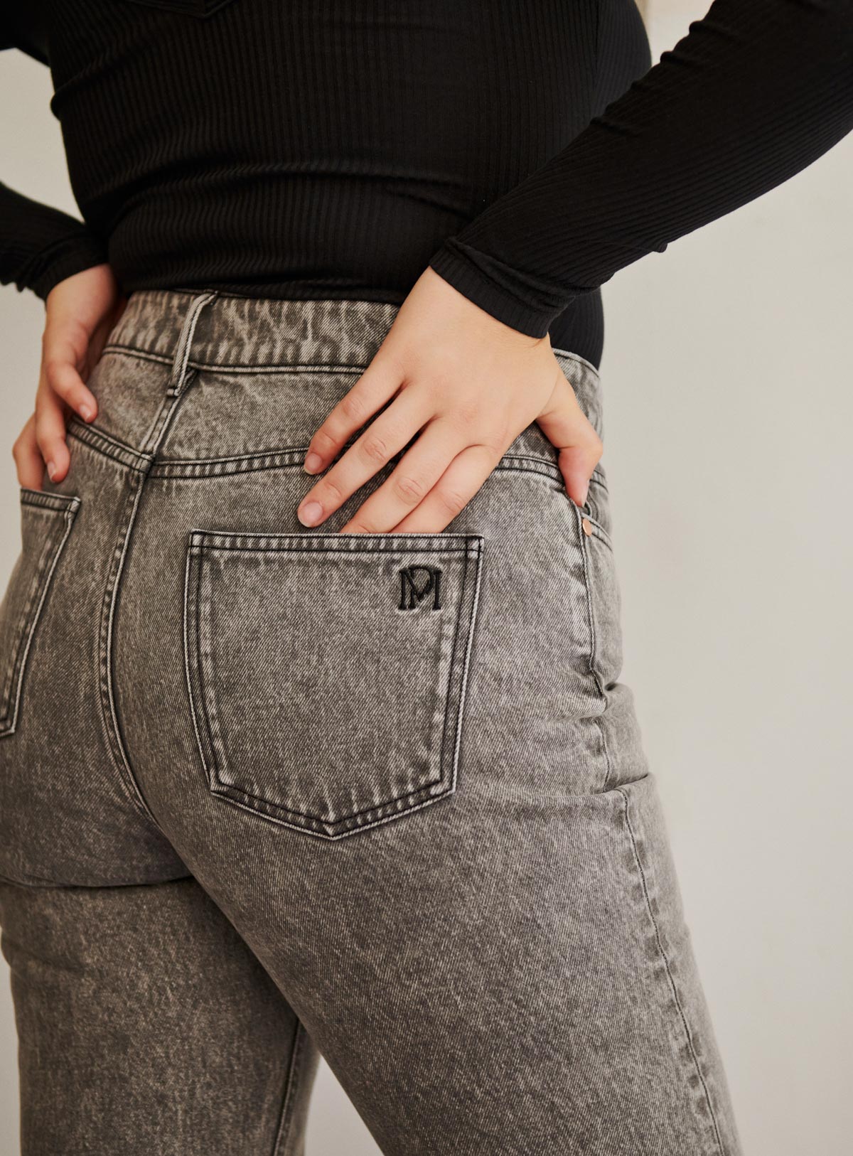 Phoebe Straight-Leg Jeans - Grey