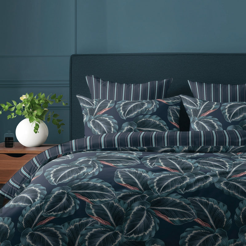 Calathea - Housse De Couette + Taie(s) D'Oreiller Satin De Coton Calathea Bleu Foncé