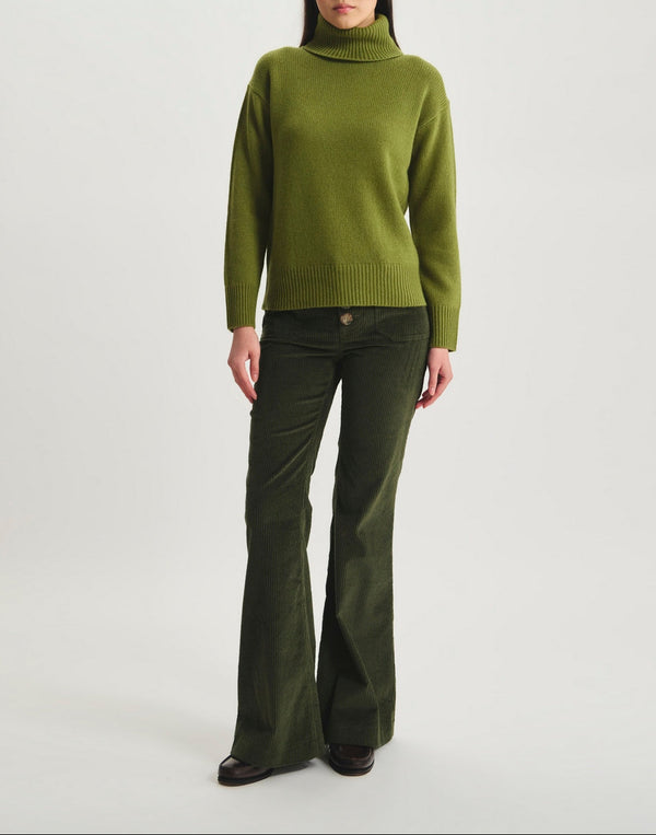 Ines De La Fressange – Jersey Aiden - Caqui, modelo con jersey verde y pantalón verde