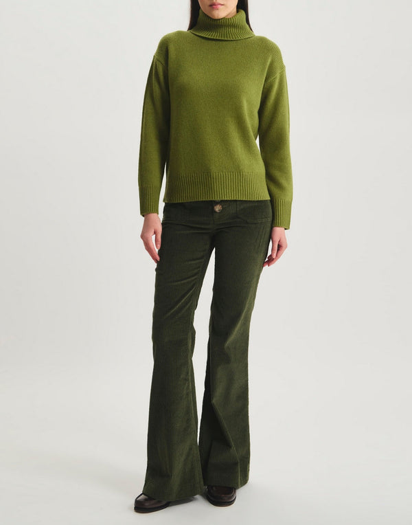 Ines De La Fressange – Jersey Aiden - Caqui, modelo con jersey verde y pantalón verde