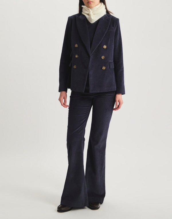 Ines De La Fressange – Chaqueta Maurice - Azul Marino, modelo con conjunto de americana y pantalón de pana azul marino
