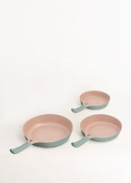 Batería De Cocina - 3 Sartenes PAN STUDIO, 2 Cacerolas POT STUDIO & Kit De Utensilios KITCHENWARE STUDIO - Salvia
