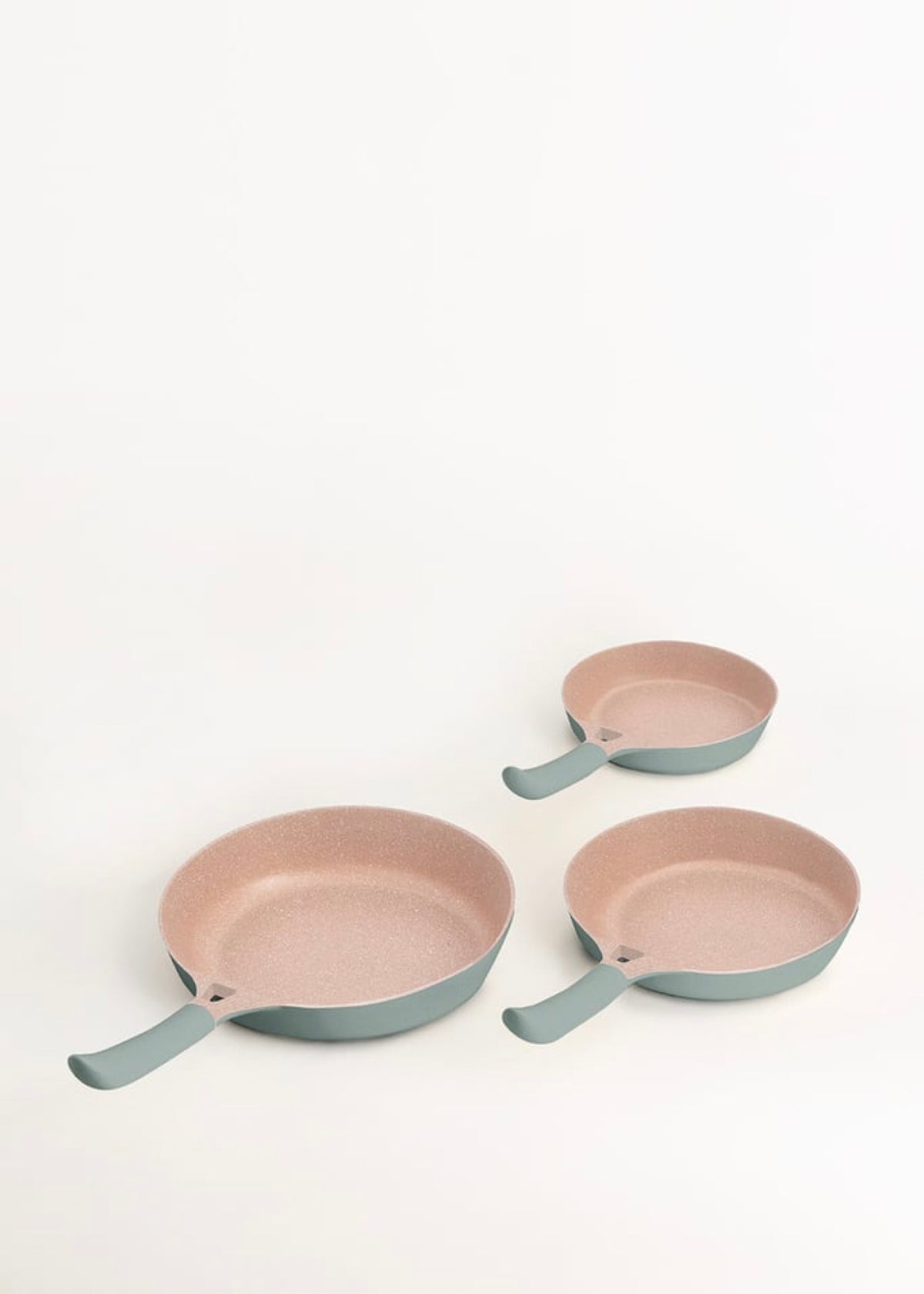 Batería De Cocina - 3 Sartenes PAN STUDIO, 2 Cacerolas POT STUDIO & Kit De Utensilios KITCHENWARE STUDIO - Salvia