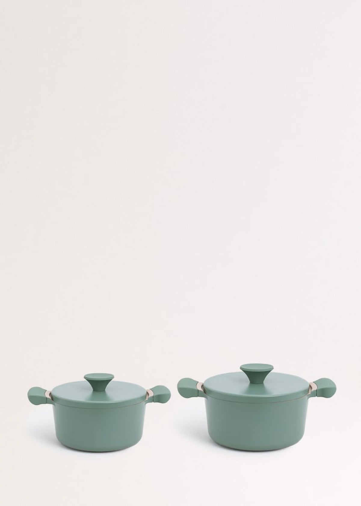 Batería De Cocina - 3 Sartenes PAN STUDIO, 2 Cacerolas POT STUDIO & Kit De Utensilios KITCHENWARE STUDIO - Salvia