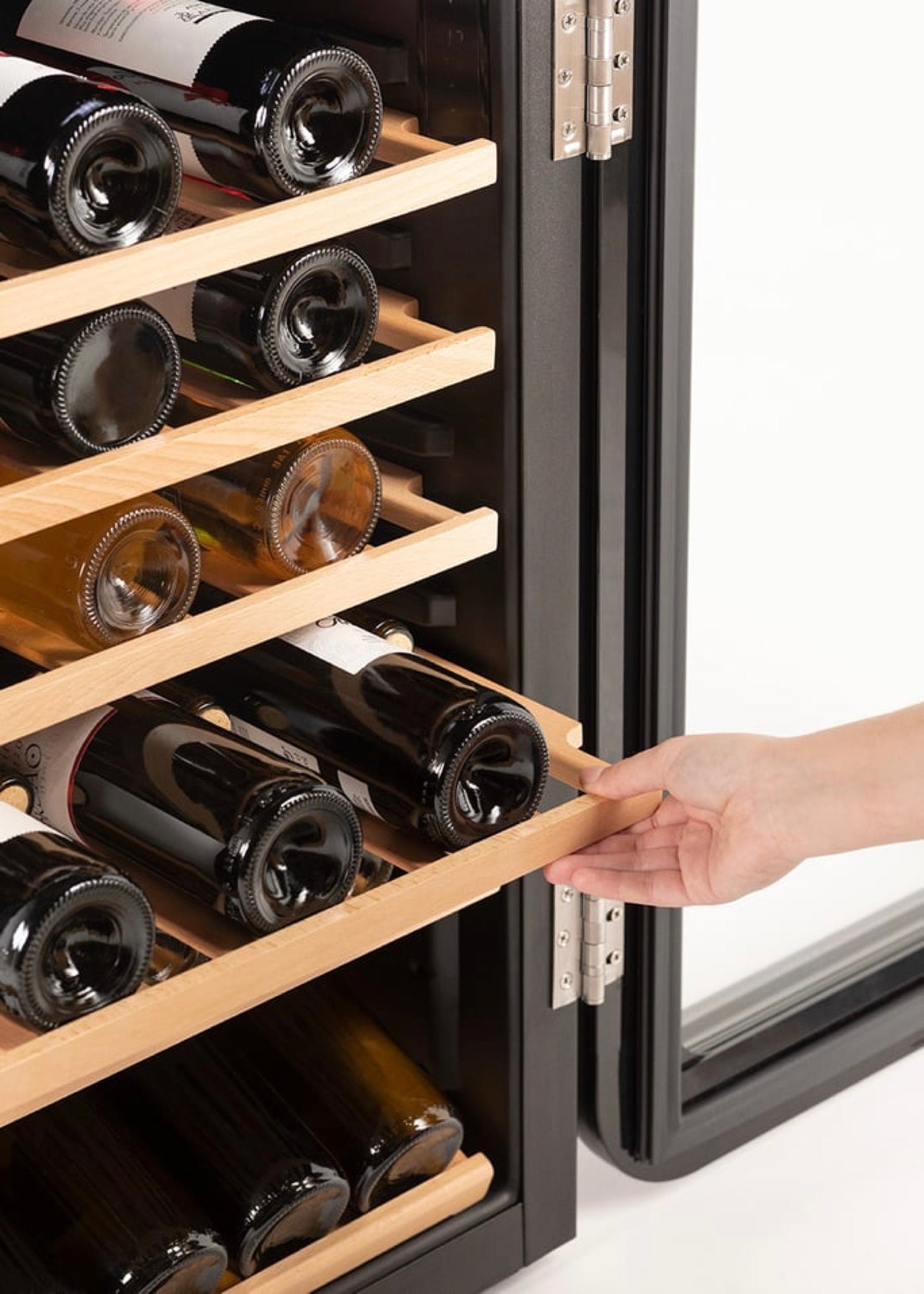Winecooler Retro - Retro-Style Electric Wine Cooler for 12, 45 or 76 Bottles - Off-White# 45 Bottles