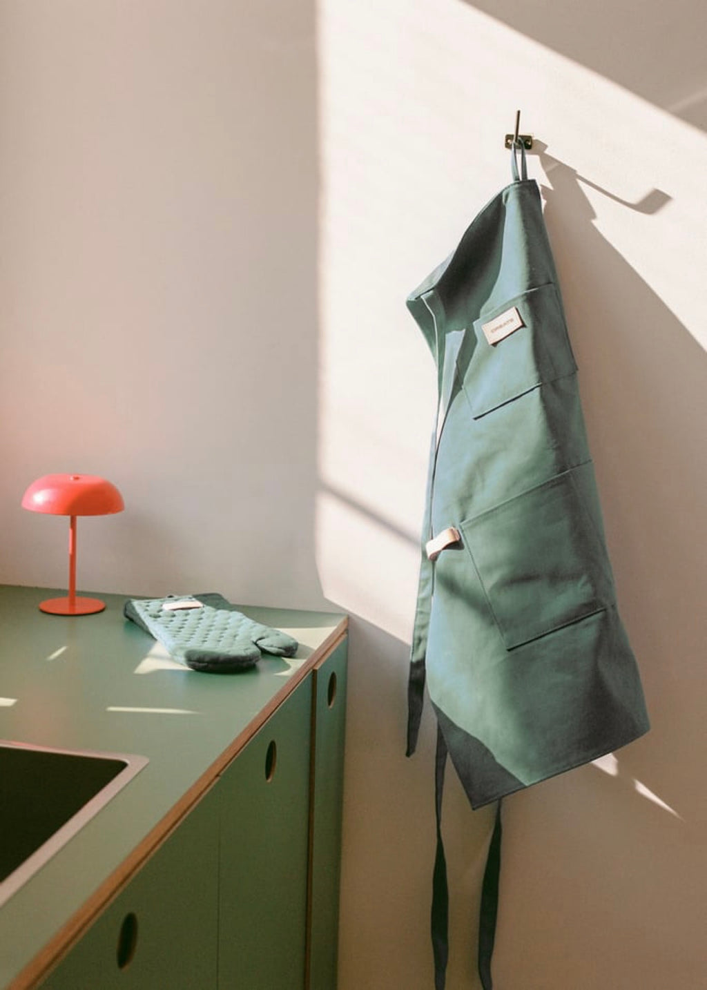 Kitchenware Studio - Pack de delantal + manopla para horno - Salvia