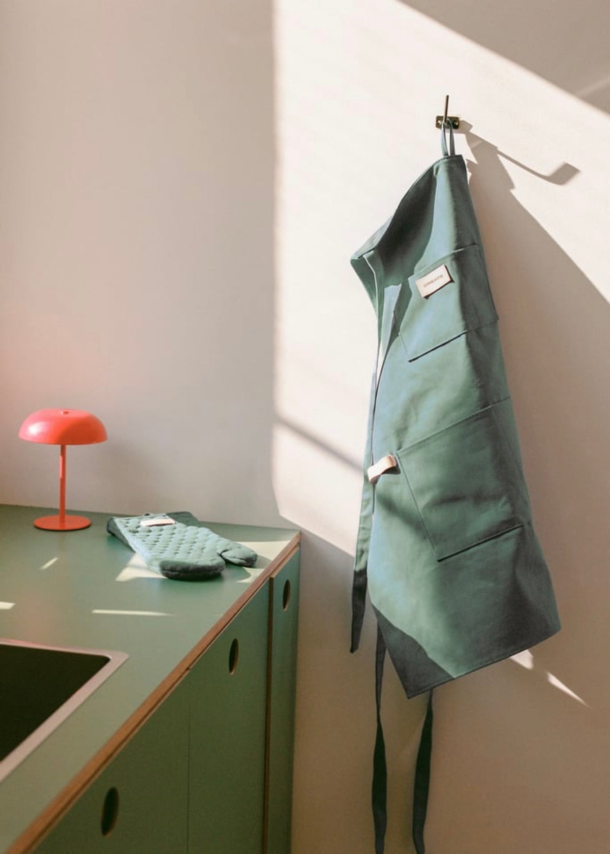 Kitchenware Studio - Pack de delantal + manopla para horno - Salvia