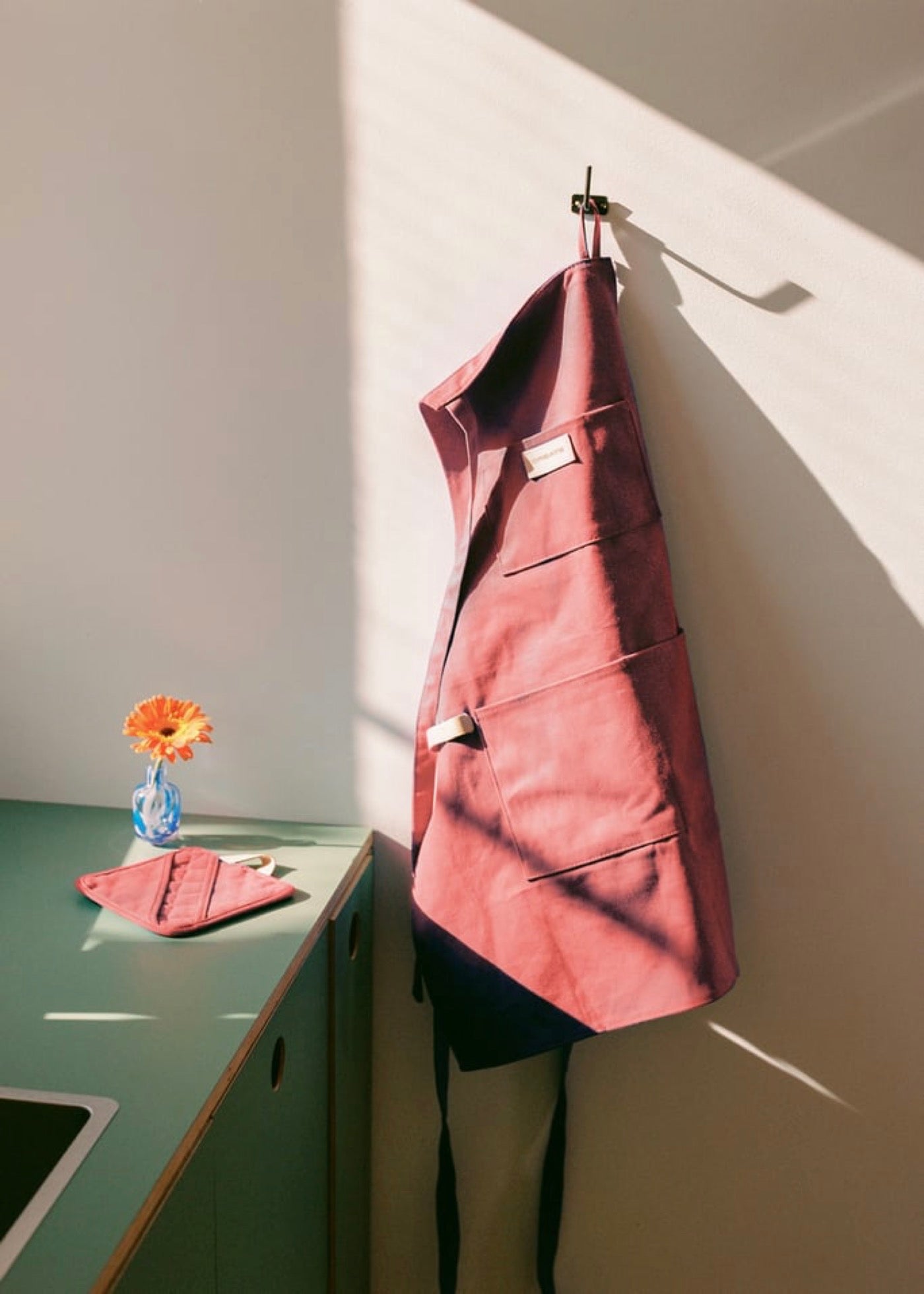 Kitchenware Studio - Apron + Square Oven Glove Set - Terracotta