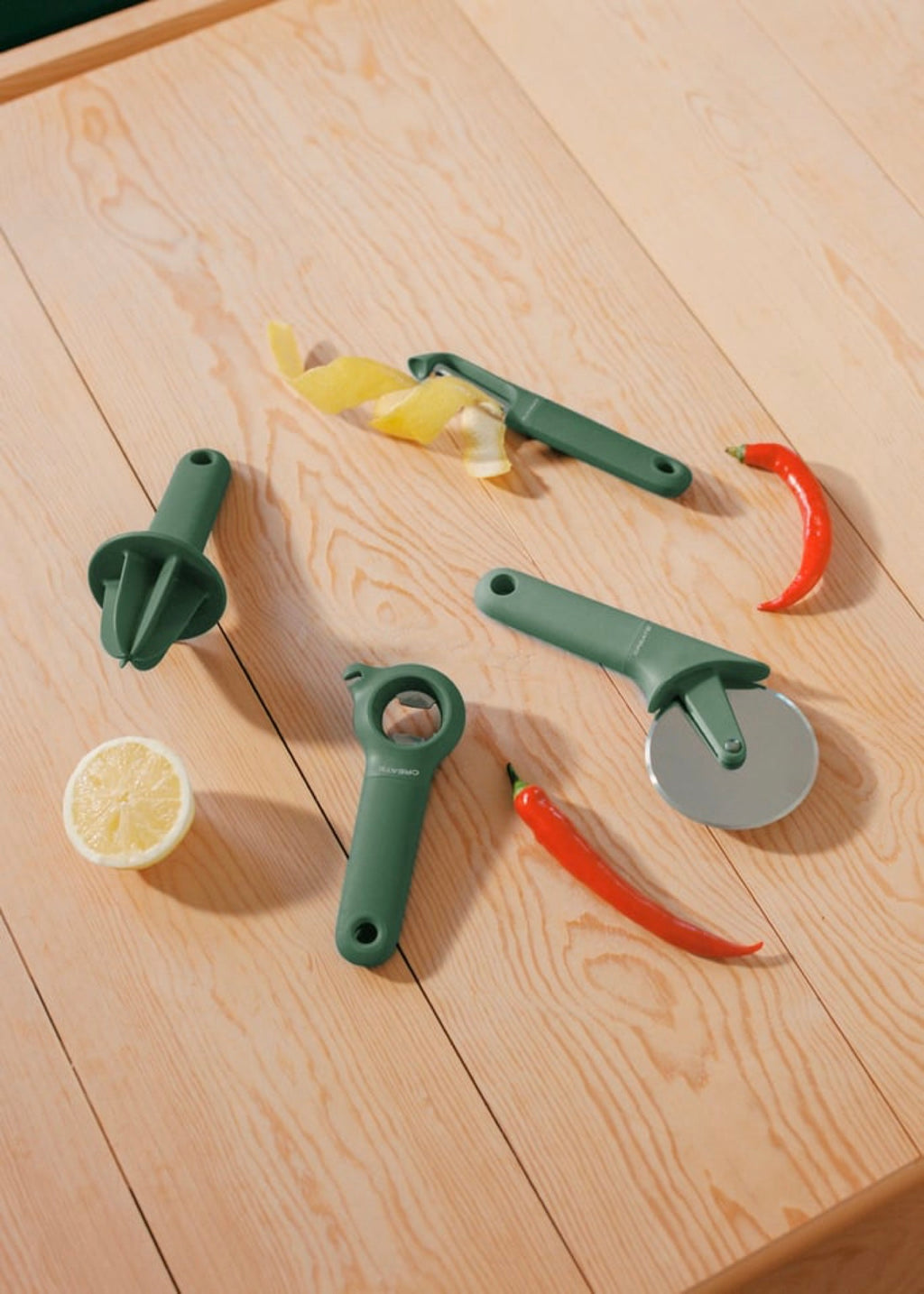 Kitchenware Studio - Pack of 4 Kitchen Utensils with Wooden Stand - Sage
