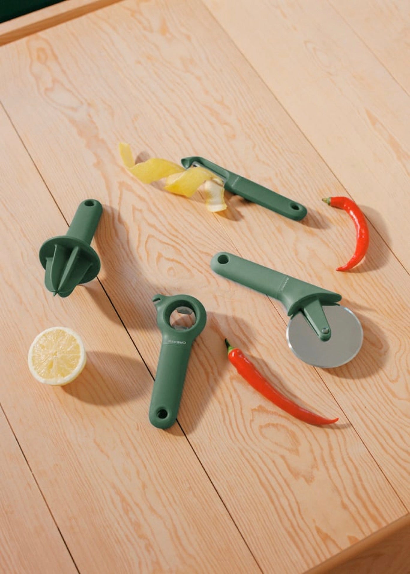 Kitchenware Studio - Pack of 4 Kitchen Utensils with Wooden Stand - Sage