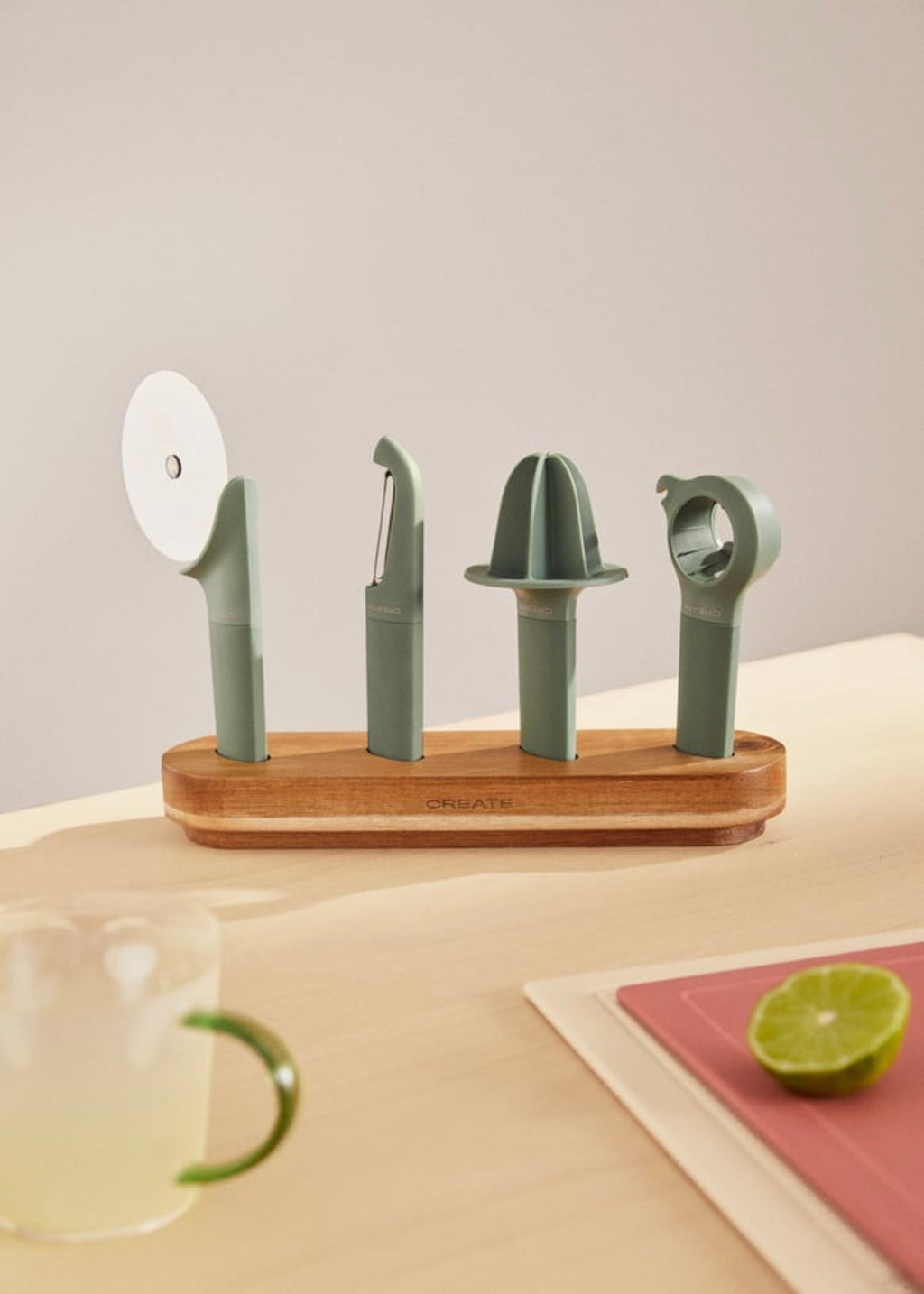 Kitchenware Studio - Pack of 4 Kitchen Utensils with Wooden Stand - Sage