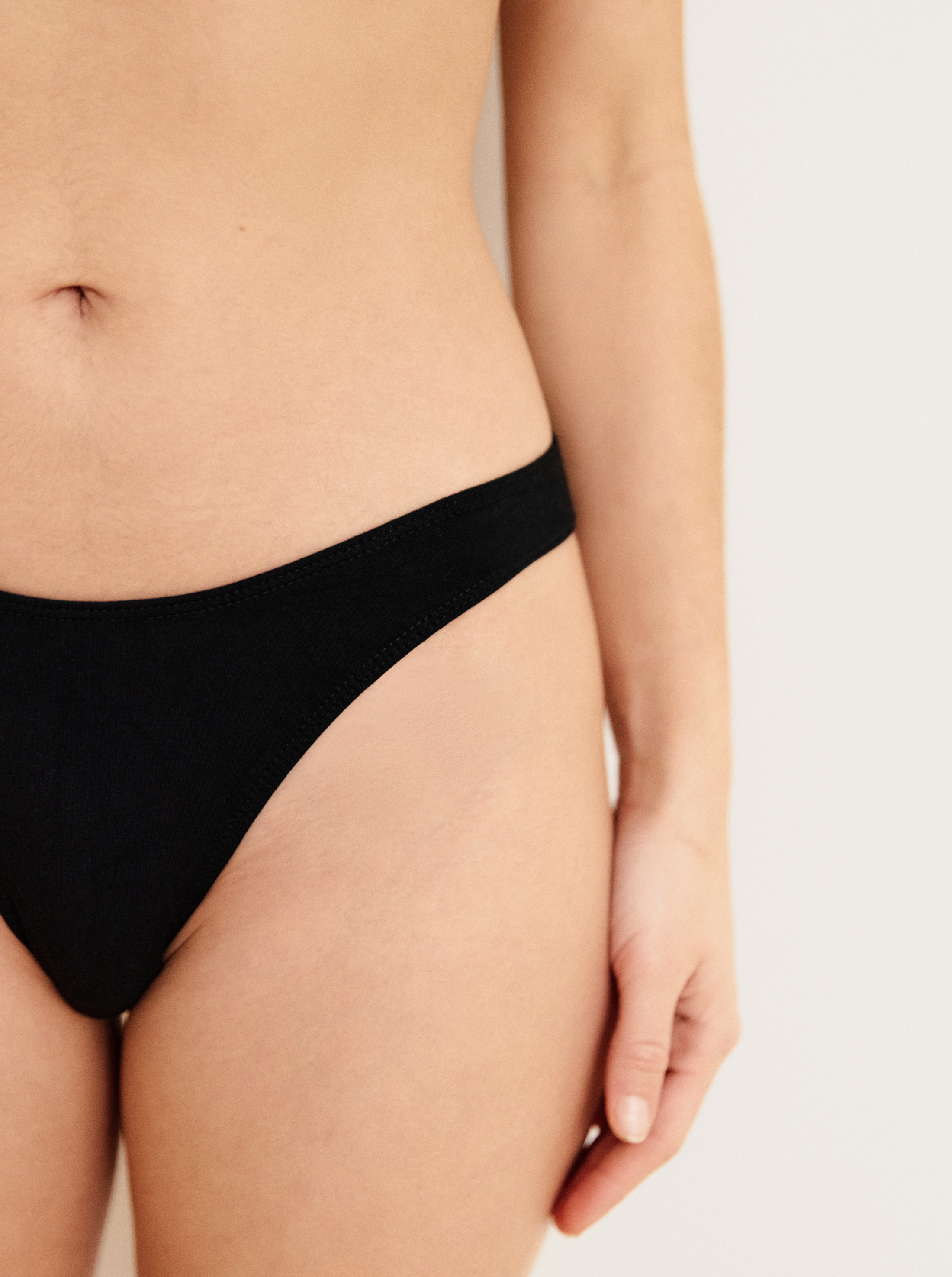 Tanga Básico Negro