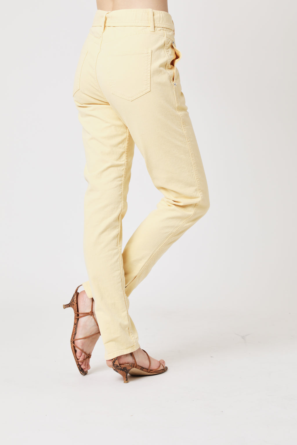 Vaqueros slim con cinturón y cintura alta - Amarillo claro