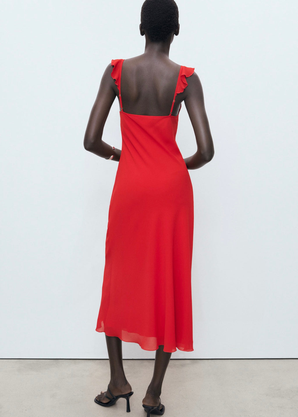 Robe Midi Avec Encolure À Volants
