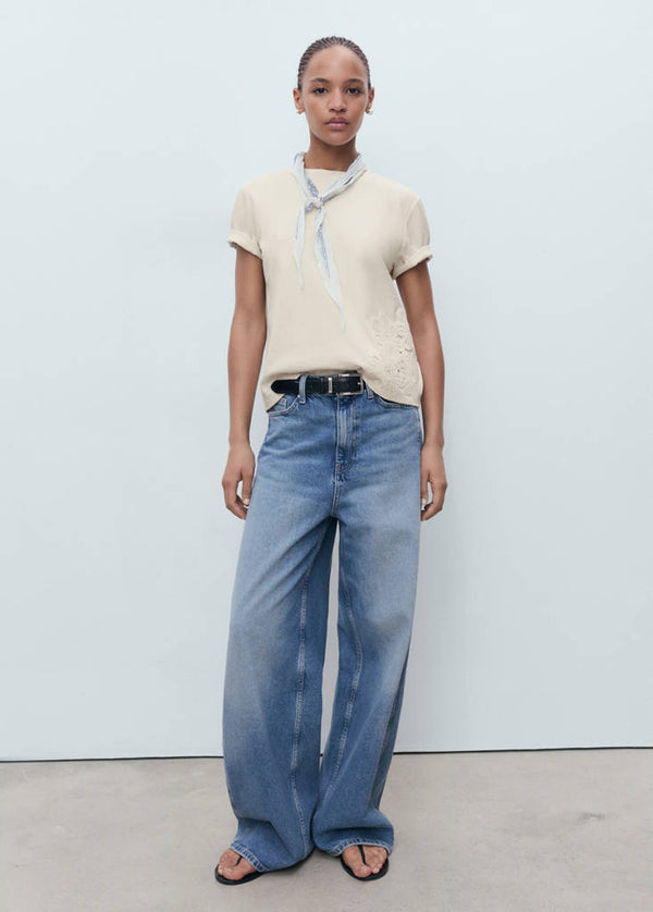 T-shirt in cotone con ricamo floreale
