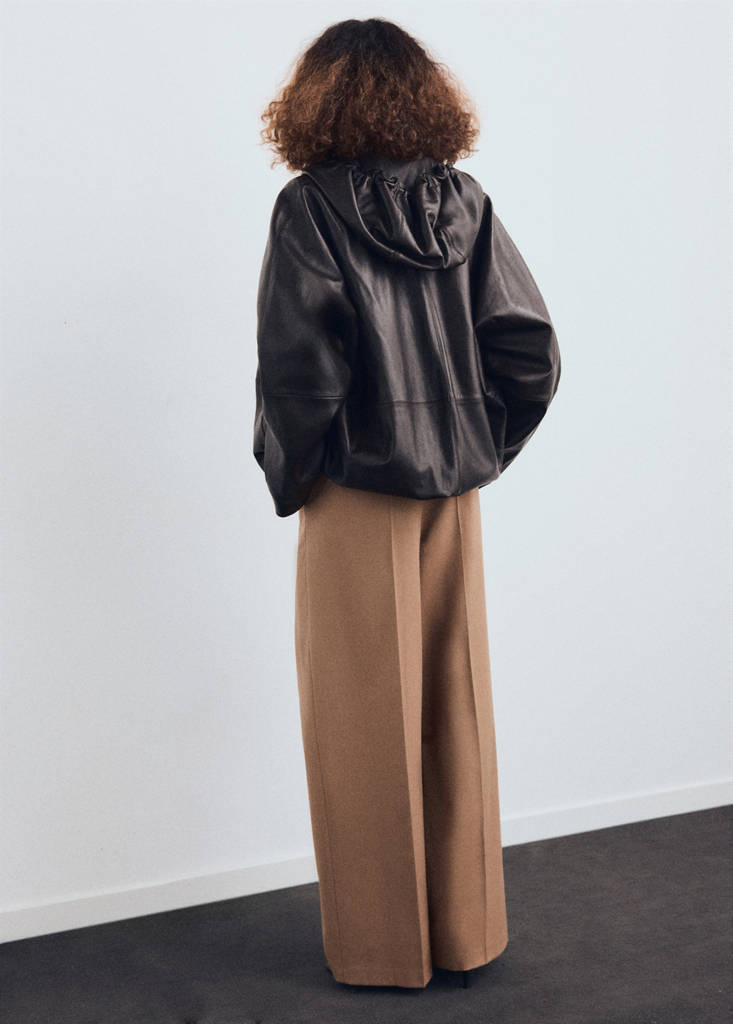 Pantalon Droit Pinces Avec Patte De Boutonnage