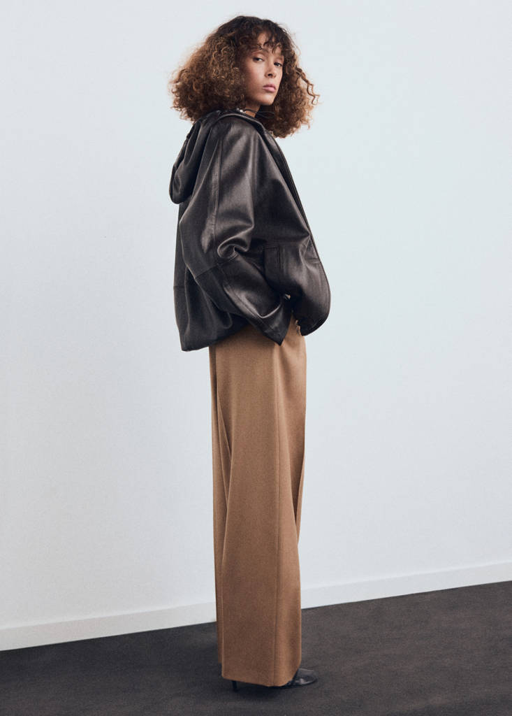 Pantalon Droit Pinces Avec Patte De Boutonnage
