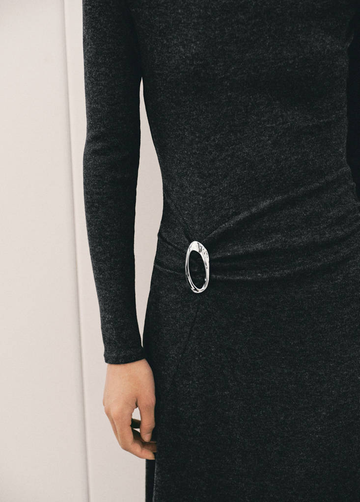 Robe En Maille Fine Avec Détails Métalliques