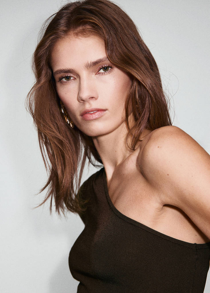Robe En Maille Fine Avec Manches Asymétriques