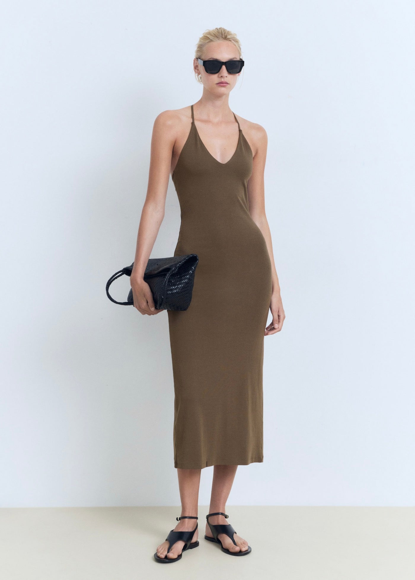 Robe Midi Décolletée Dans Le Dos