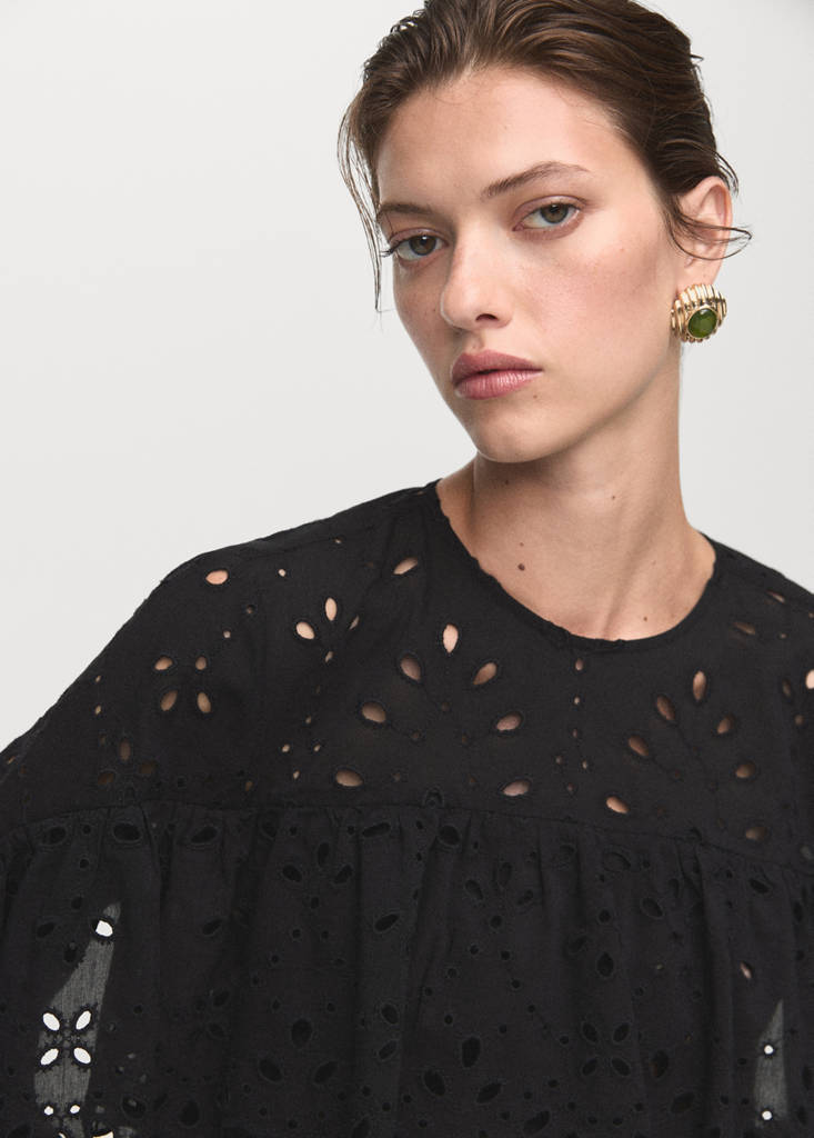 Blouse Broderie Perforée Et Volants