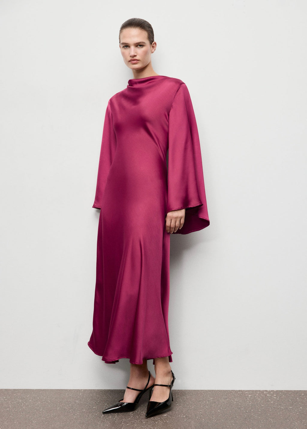 Robe Satinée Manches Cloche