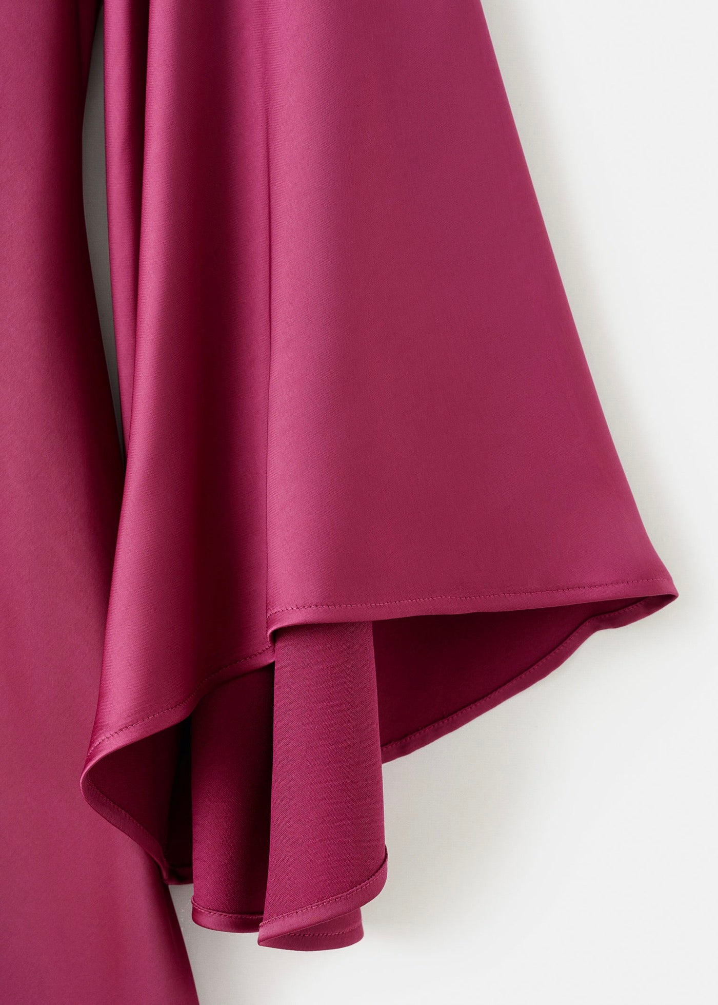 Robe Satinée Manches Cloche