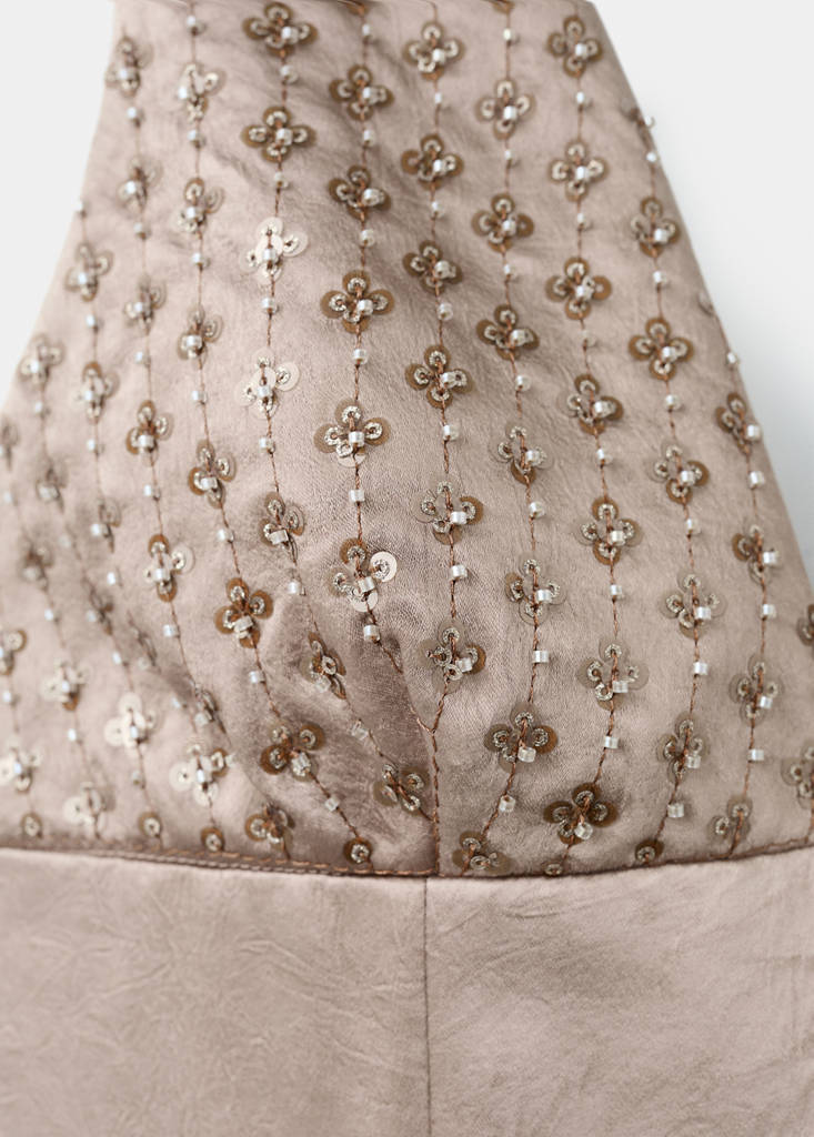 Robe Satinée Encolure Paillettes
