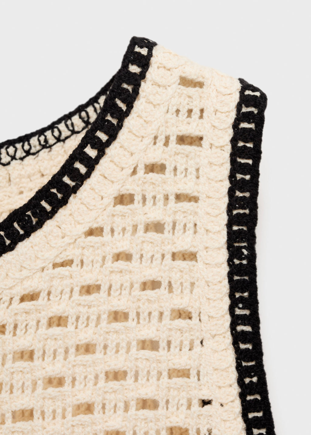 Top En Crochet Finitions À Fleurs