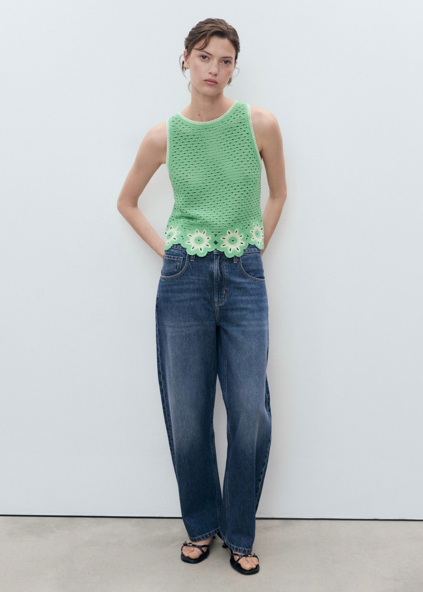 Top En Crochet Finitions À Fleurs