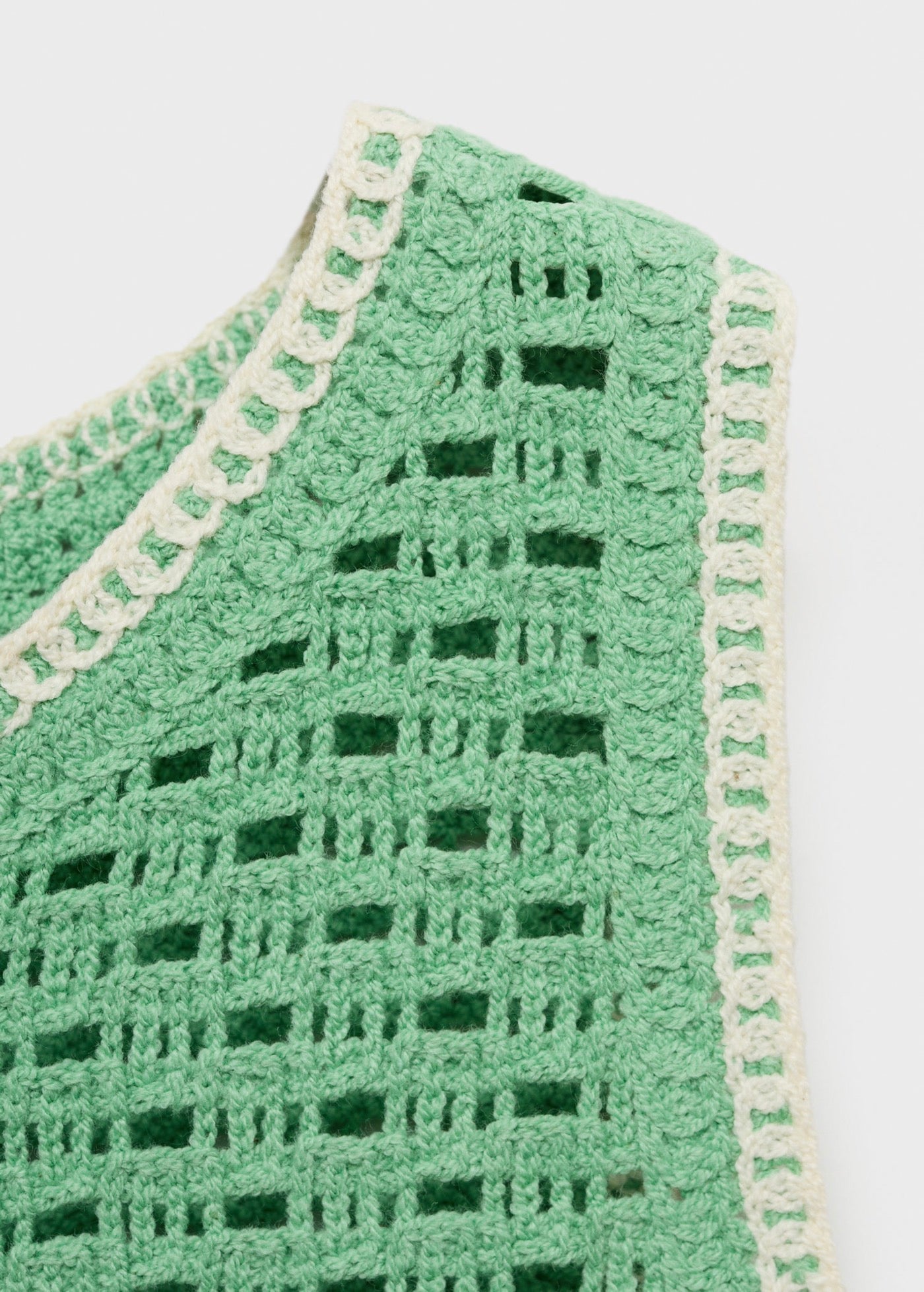 Top En Crochet Finitions À Fleurs