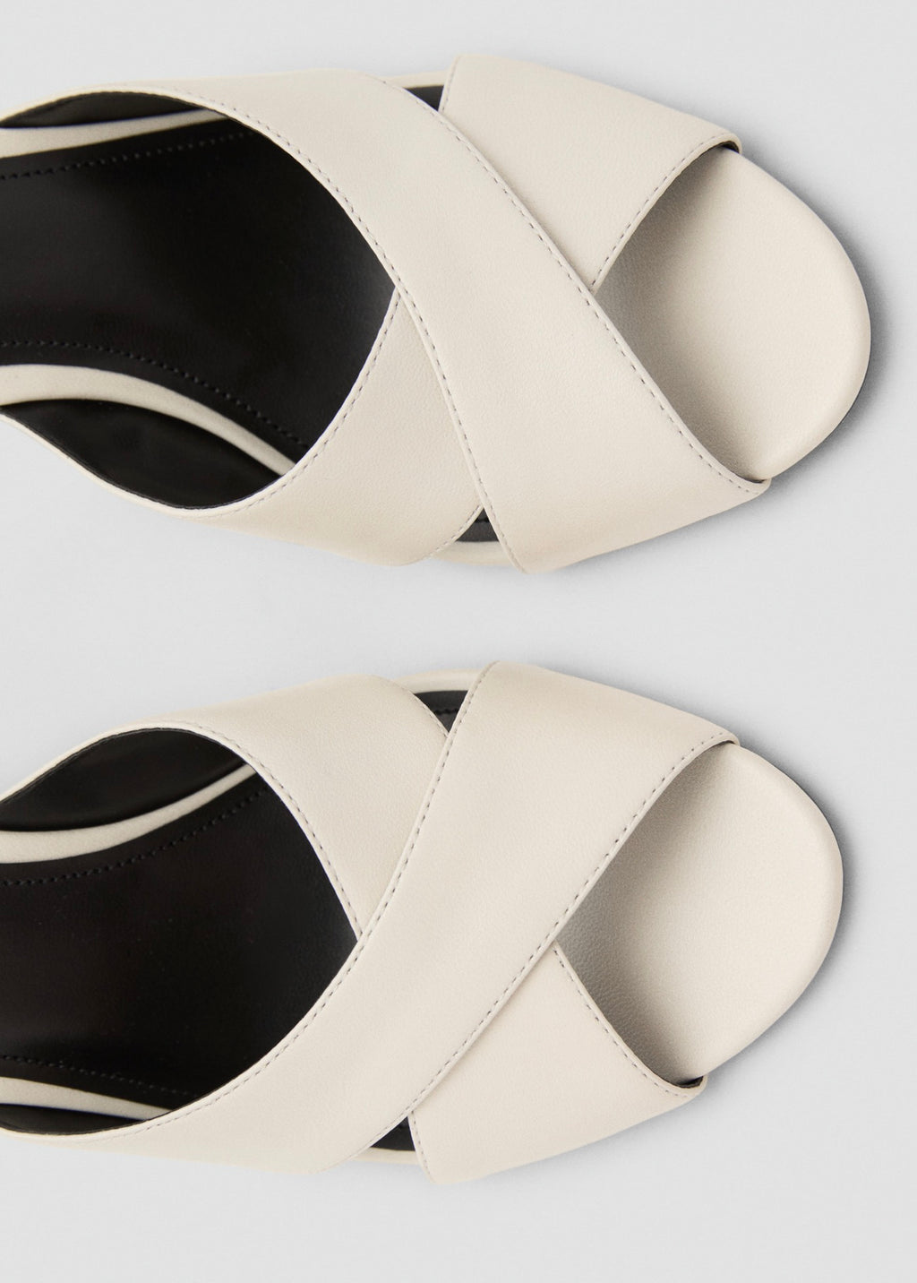 Sandales Cuir À Talon Et Lanières Croisées