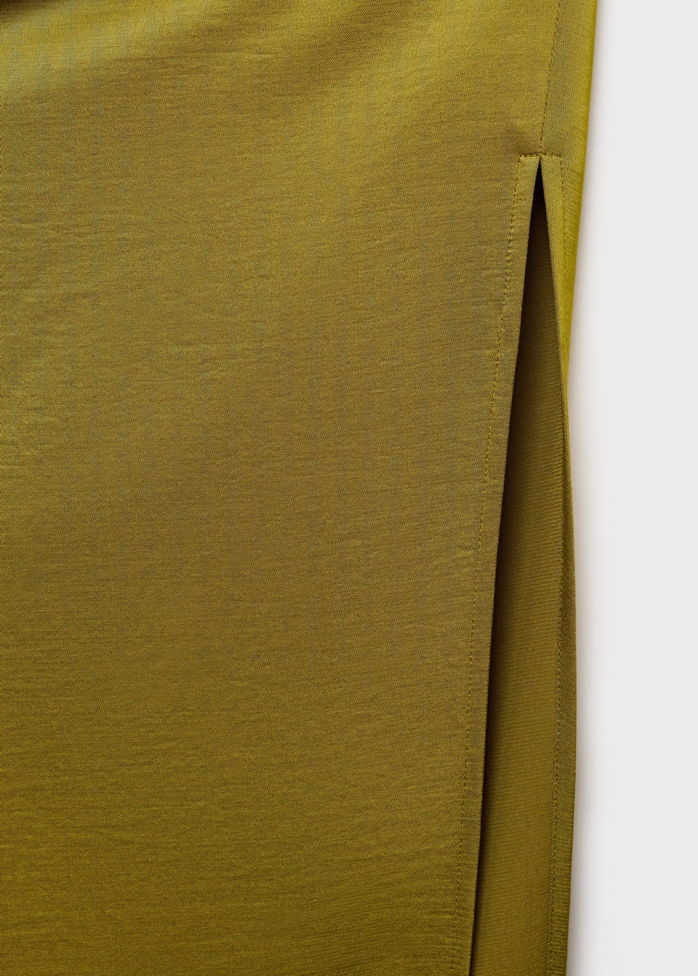 Robe Asymétrique Satinée Avec Fronce Latérale