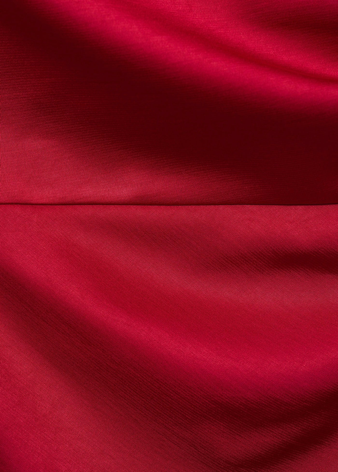 Robe Asymétrique Satinée Avec Fronce Latérale