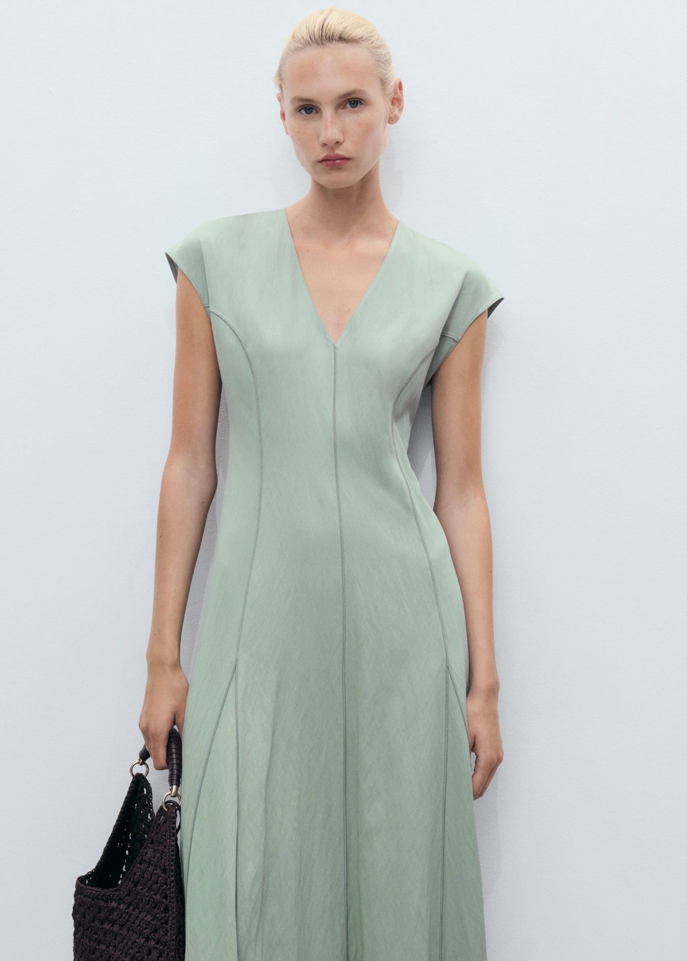 Robe Col V Avec Coutures