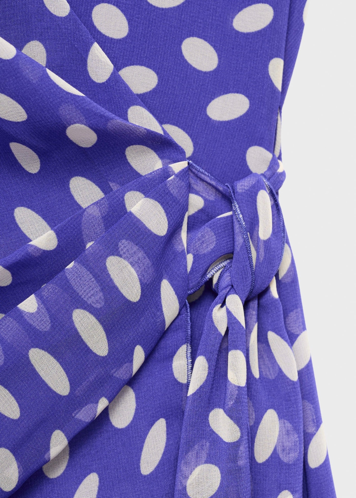 Robe Cache-Cs_x0001_Ur À Pois