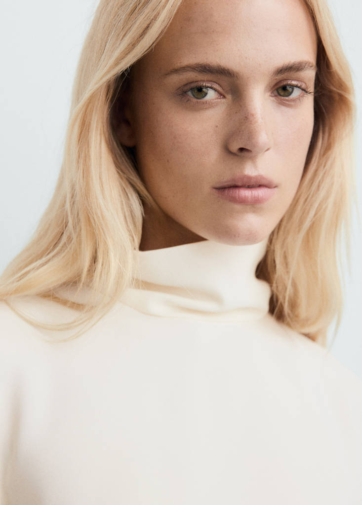 Blouse Col Montant Manches Asymétriques