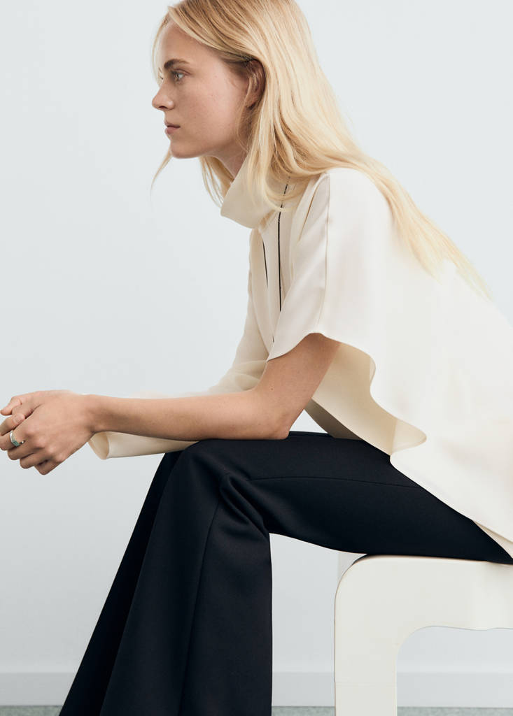 Blouse Col Montant Manches Asymétriques