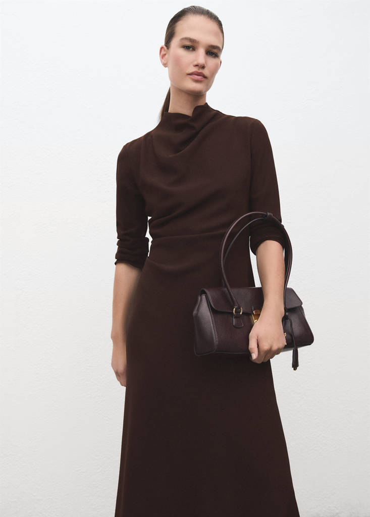 Robe Froncée Avec Col Drapé