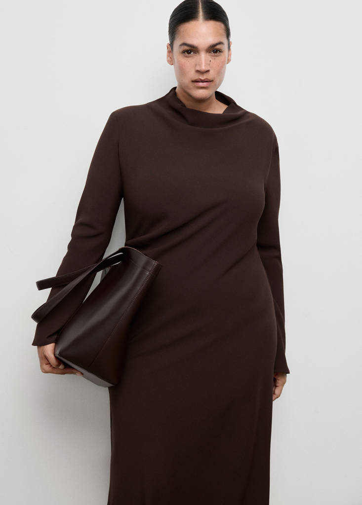 Robe Froncée Avec Col Drapé