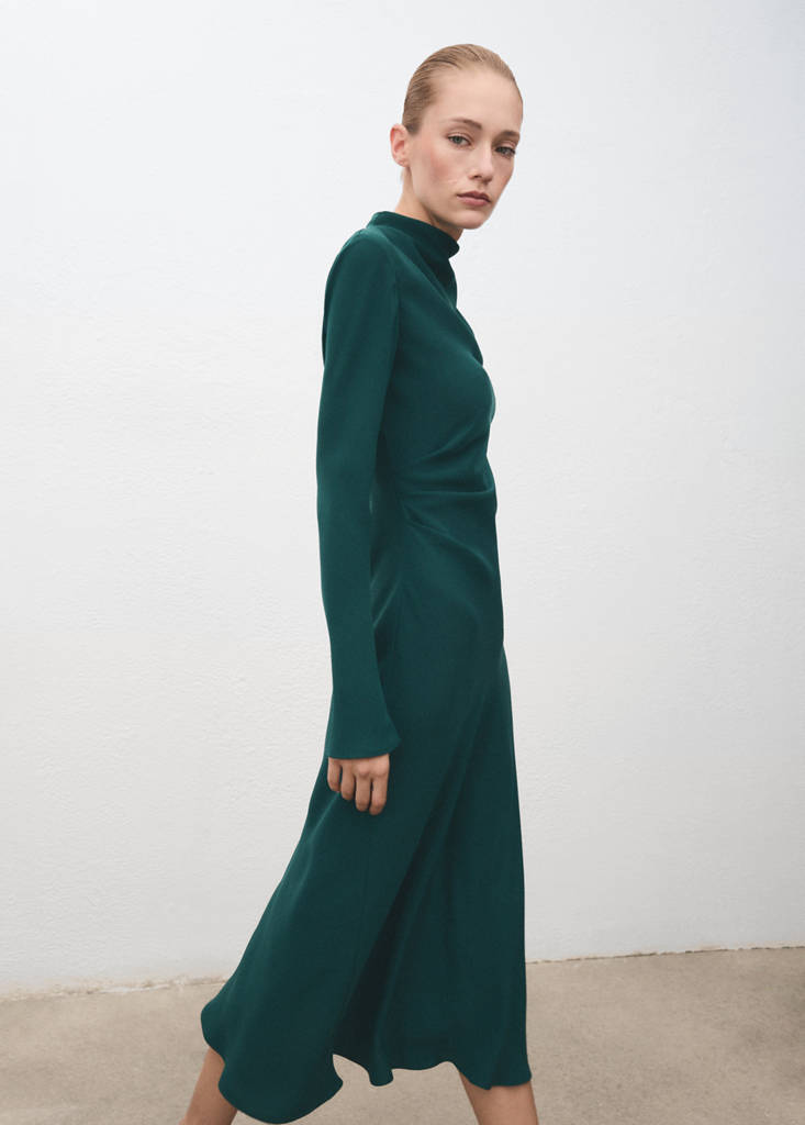 Robe Froncée Avec Col Drapé
