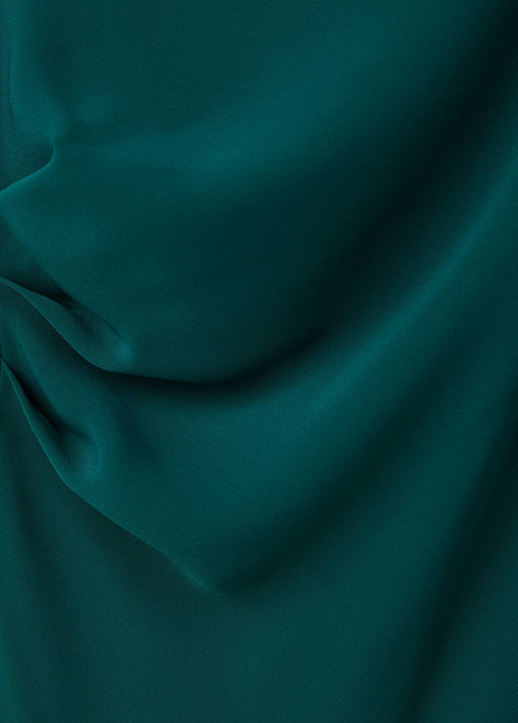 Robe Froncée Avec Col Drapé