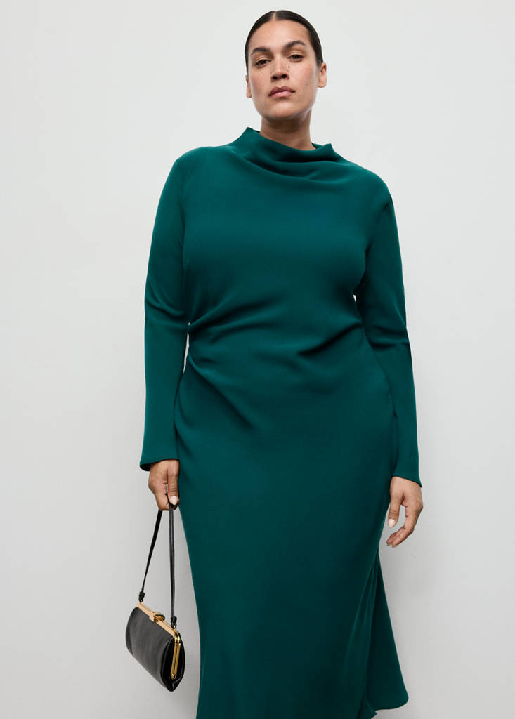 Robe Froncée Avec Col Drapé