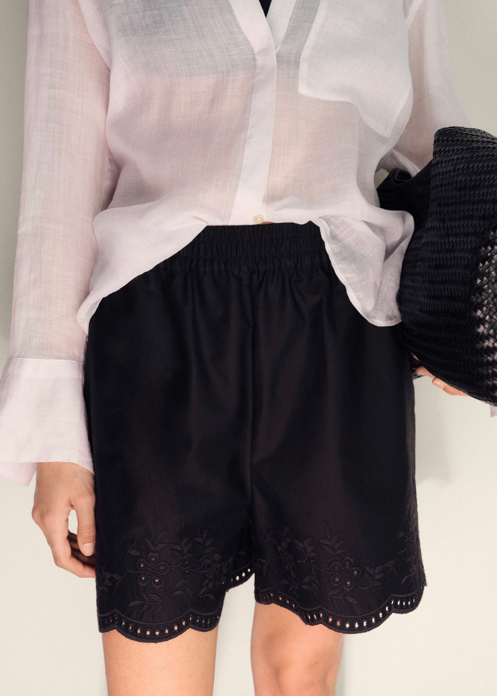 Short En Satin Bas Brodé