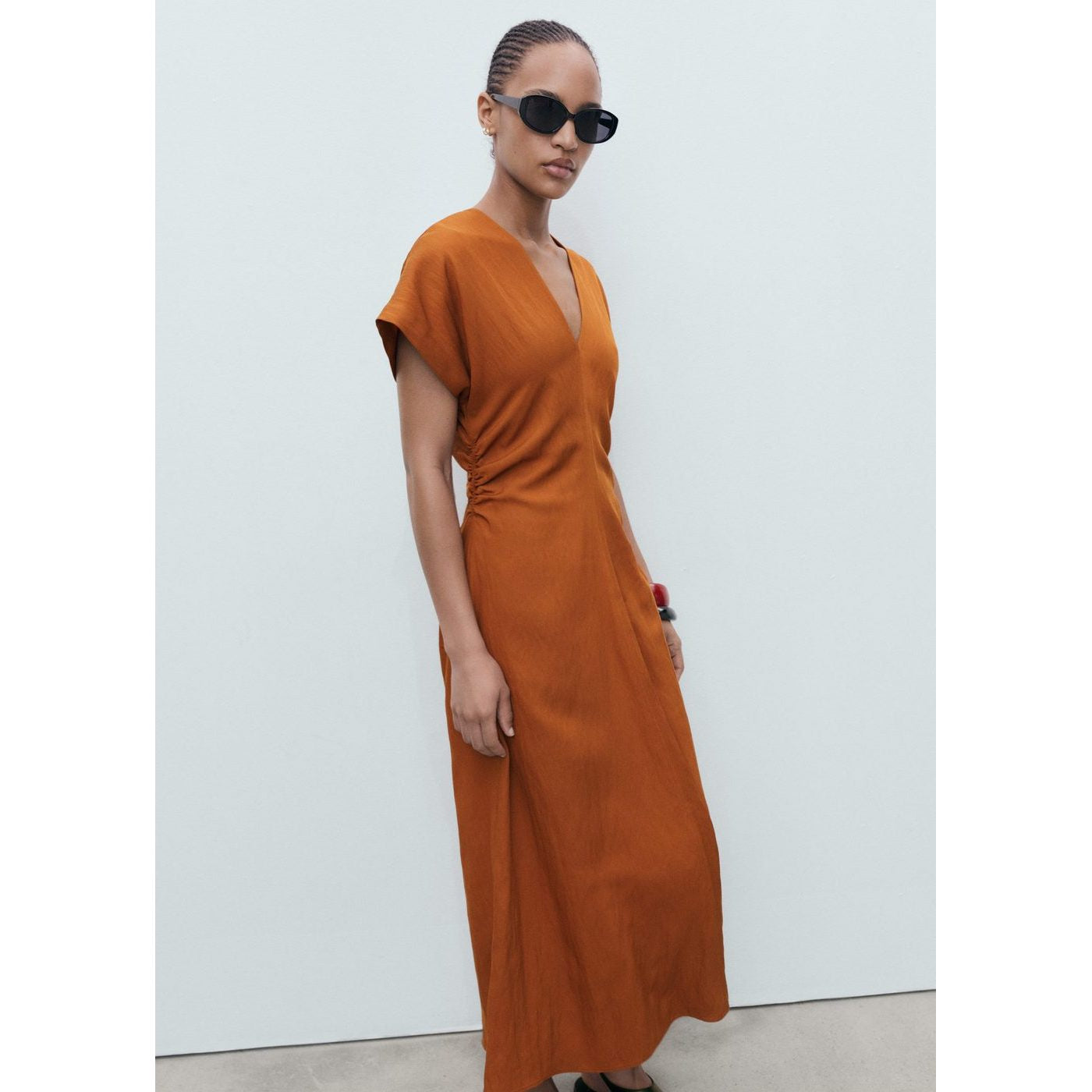Robe Broom - Brown