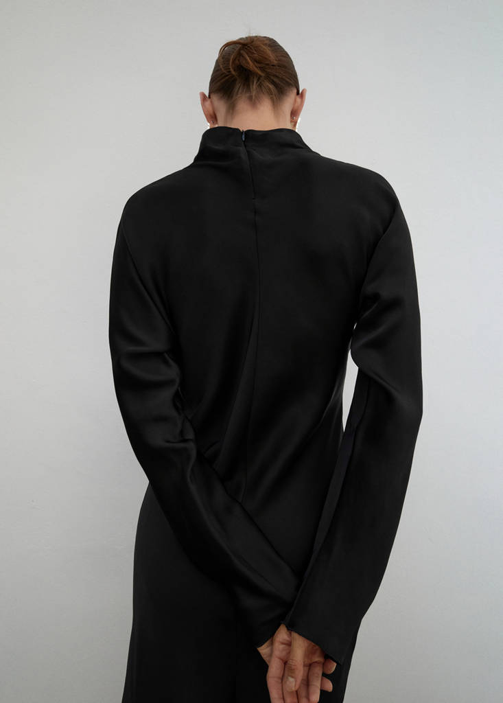 Robe Satinée Bas Asymétrique
