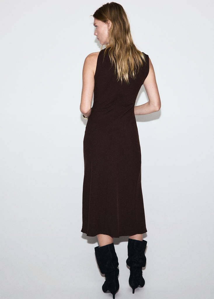 Robe À Col Asymétrique Avec Détail Métallique