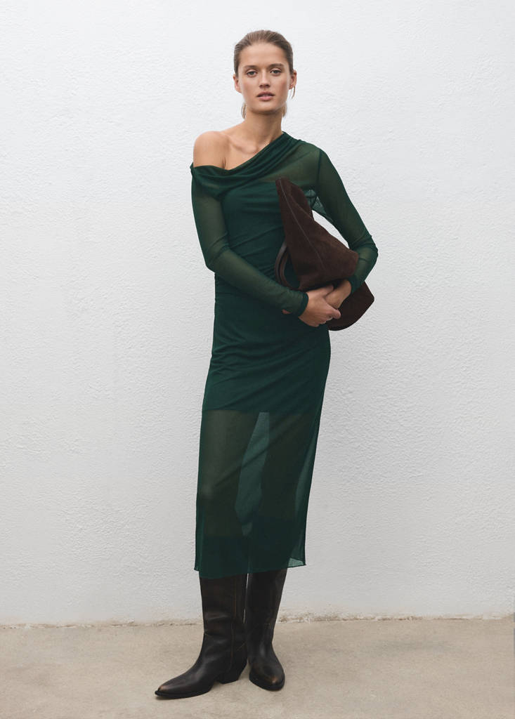 Robe Asymétrique Semi-Transparente